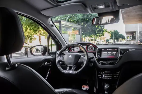 Peugeot 2008 2016 - 11790 EUR, 71065 km - AUTO.MOTO.pt - 71065km - foto 30 de 39