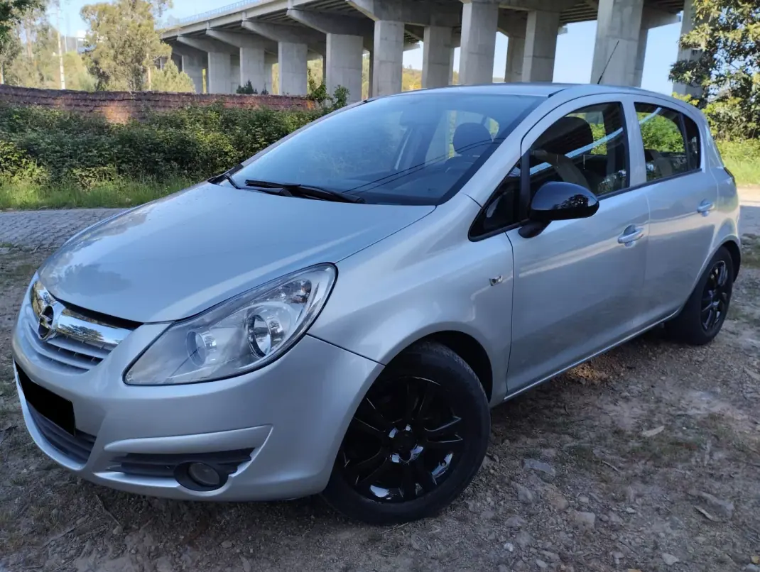 Opel Corsa 2010 - 5000 EUR, 240000 km - AUTO.MOTO.pt - 240000km - foto 1 de 24