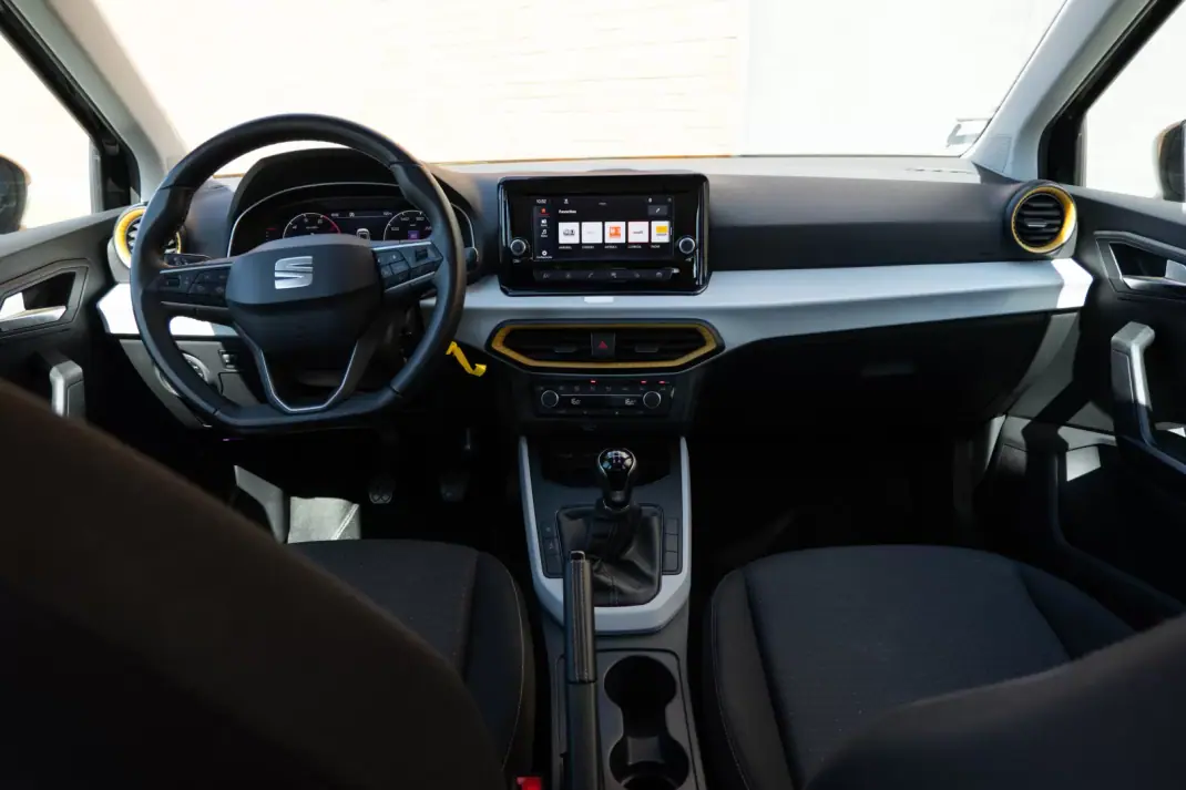 SEAT Arona 2023 - 15490 EUR, 75610 km - AUTO.MOTO.pt - 75610km - foto 5 de 18