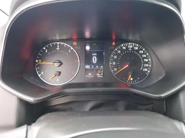 Renault Clio 2021 - 12499 EUR, 171102 km - AUTO.MOTO.pt - 171102km - foto 3 de 3