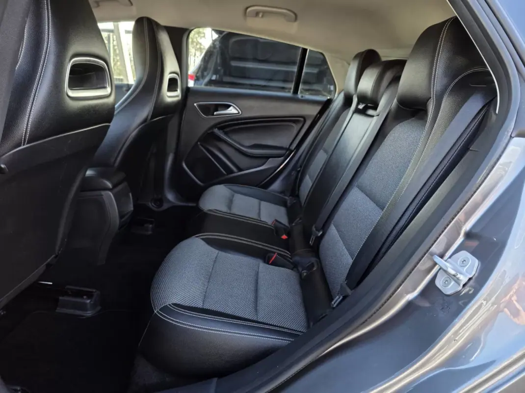 Mercedes-Benz CLA 180 2016 - 16990 EUR, 169000 km - AUTO.MOTO.pt - 169000km - foto 28 de 33