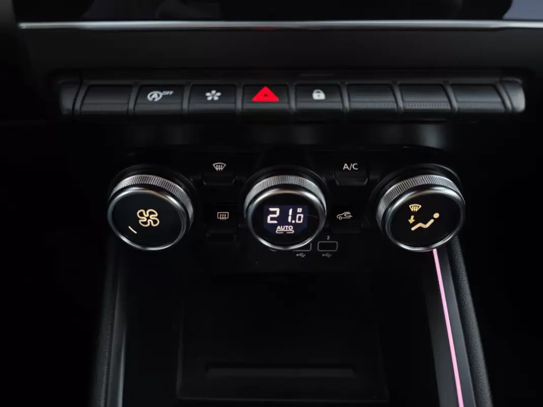 Renault Clio 2022 - 14500 EUR, 104000 km - AUTO.MOTO.pt - 104000km - foto 29 de 43