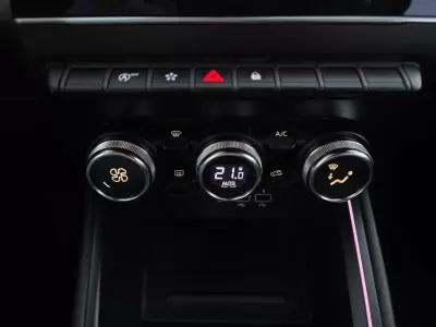 Renault Clio 2022 - 14500 EUR, 104000 km - AUTO.MOTO.pt - 104000km - foto 29 de 43