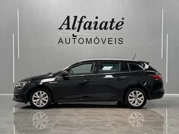 Renault Mégane Sport Tourer 2020 - 15990 EUR, 80000 km - AUTO.MOTO.pt - 80000km - foto 10 de 26