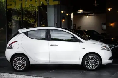 Lancia Ypsilon 2012 — foto 5 de 29