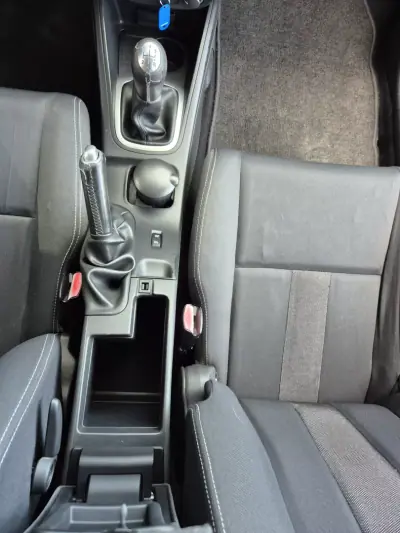 Renault Mégane 2010 - 9950 EUR, 148000 km - AUTO.MOTO.pt - 148000km - foto 24 de 26