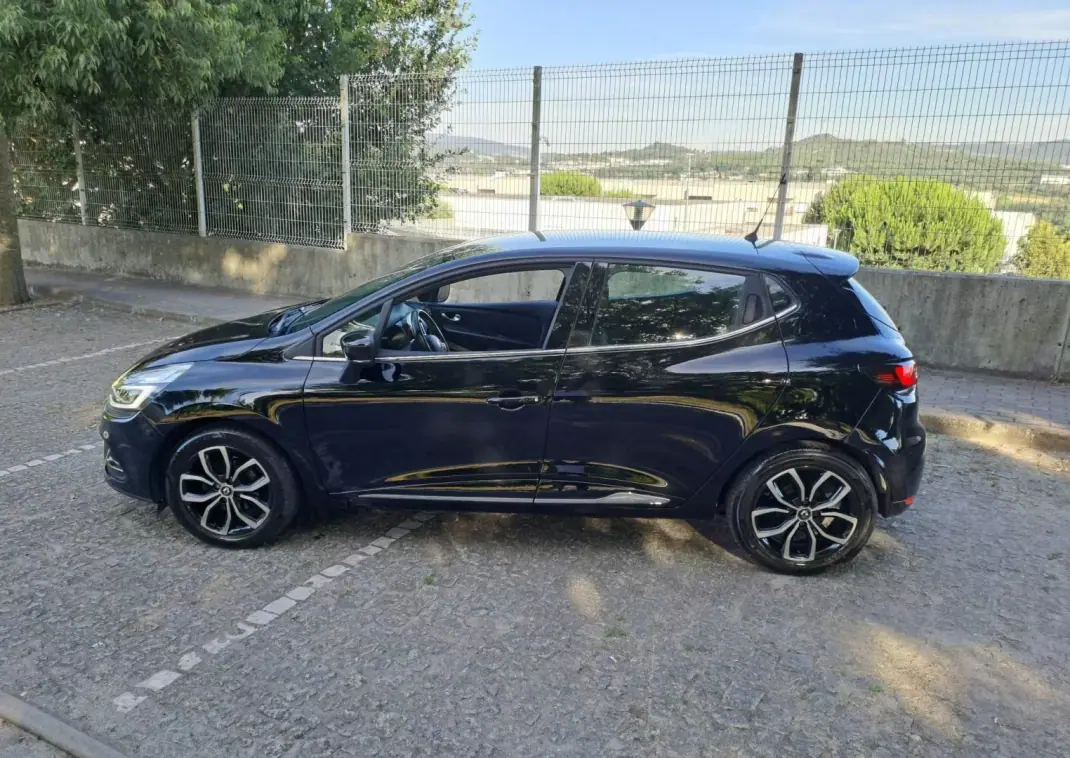 Renault Clio 2019 - 11990 EUR, 89000 km - 89000km - foto 3 de 12
