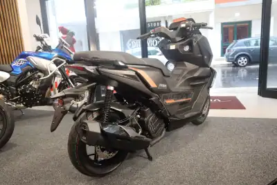 2025 - 2990 EUR, 1 km - AUTO.MOTO.pt - 1km - foto 3 de 12
