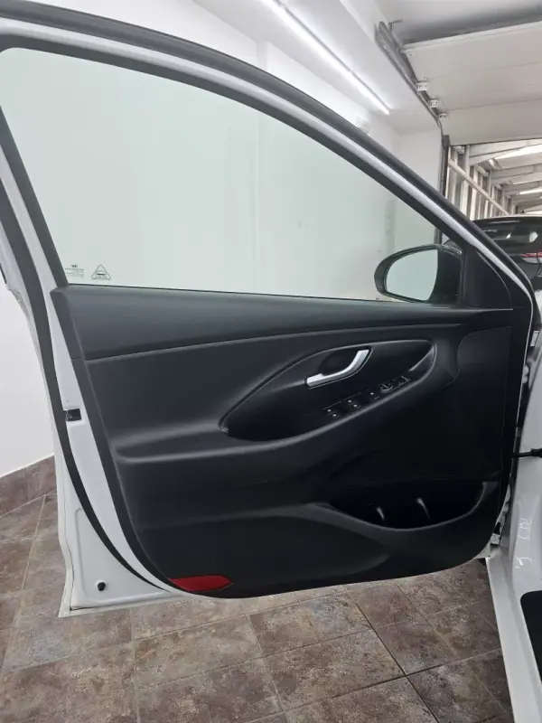Hyundai i30 SW 2018 - 12950 EUR, 117053 km - AUTO.MOTO.pt - 117053km - foto 32 de 41