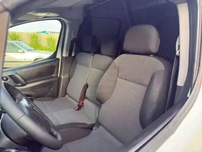 Citroën BERLINGO 1.6hdi 3L AUTOMATICA 2017 - 9950 EUR, 219000 km - AUTO.MOTO.pt - 219000km - foto 21 de 23