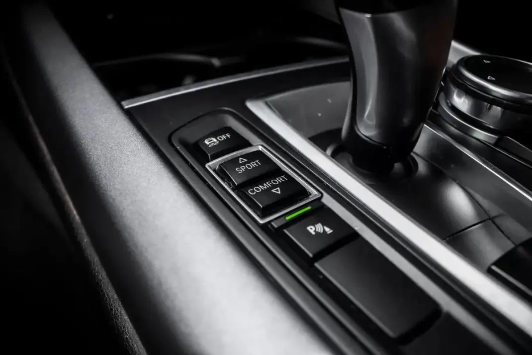 BMW X5 2015 - 27900 EUR, 170106 km - AUTO.MOTO.pt - 170106km - foto 22 de 44