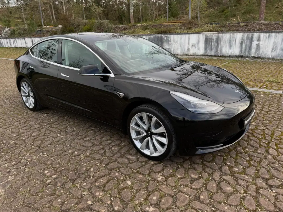 Tesla Model 3 2020 - 21500 EUR, 106000 km - AUTO.MOTO.pt - 106000km - foto 17 de 18
