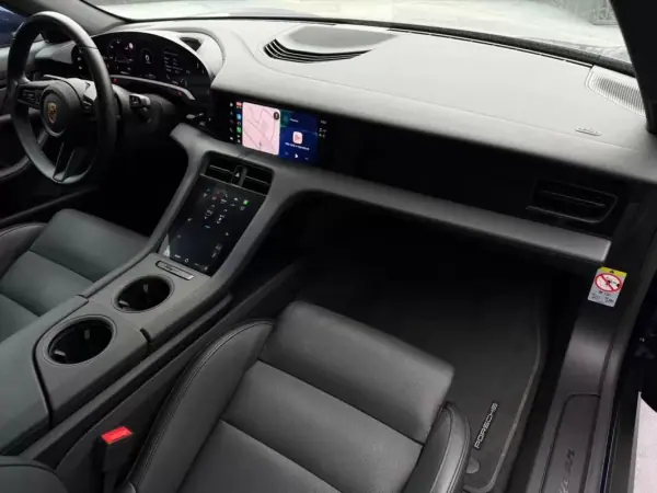 Porsche Taycan 2022 - 62900 EUR, 75000 km - AUTO.MOTO.pt - 75000km - foto 17 de 18