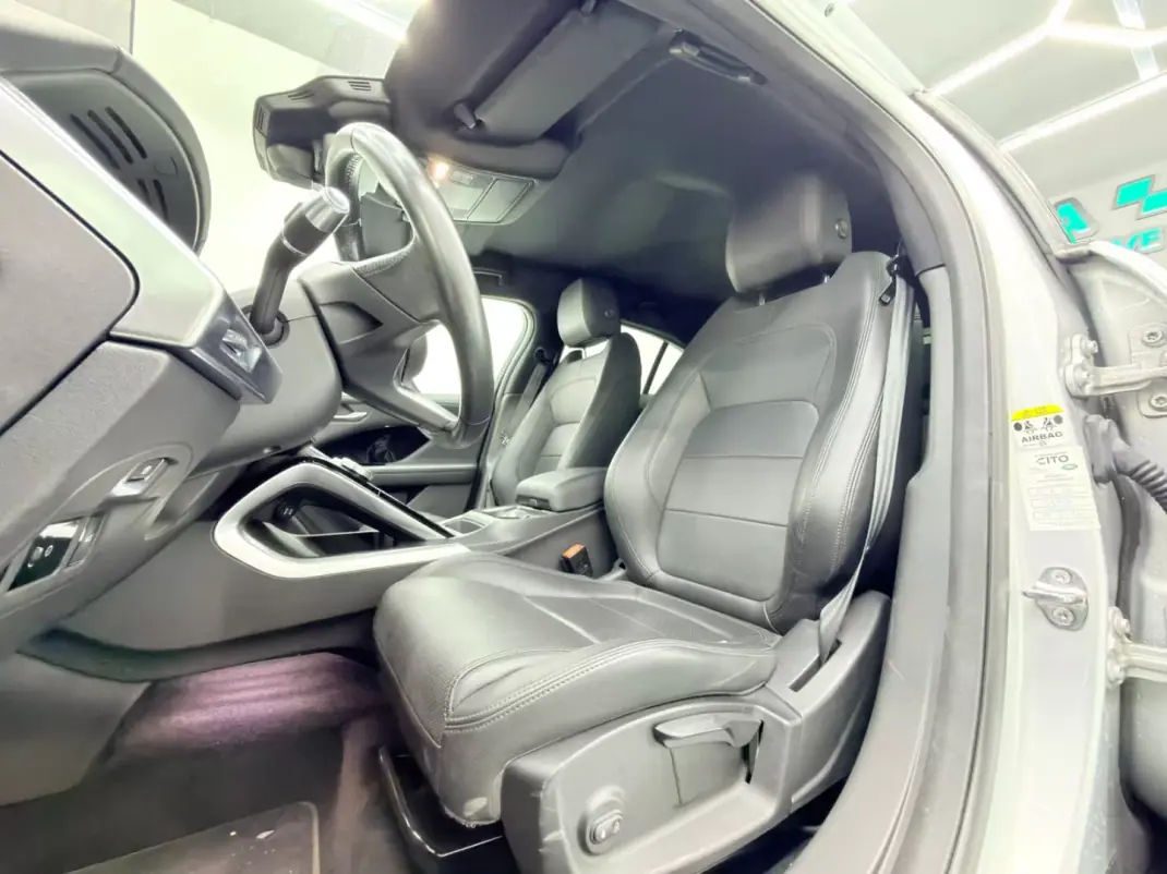 Jaguar I-Pace 2018 - 20000 EUR, 120000 km - 120000km - foto 17 de 20