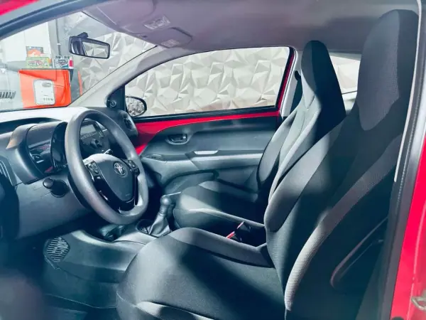 Toyota Aygo 2019 - 10750 EUR, 126299 km - AUTO.MOTO.pt - 126299km - foto 32 de 35