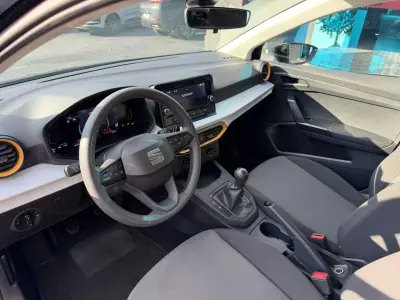 SEAT Ibiza 2023 - 14300 EUR, 66000 km - AUTO.MOTO.pt - 66000km - foto 4 de 9