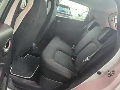 Renault Zoe 2021 - 13750 EUR, 97000 km - AUTO.MOTO.pt - 97000km - foto 9 de 20