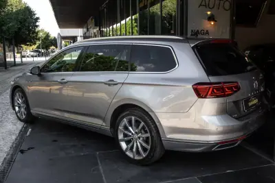 Volkswagen Passat Variant 2020 - 23990 EUR, 19072 km - 19072km - foto 3 de 43