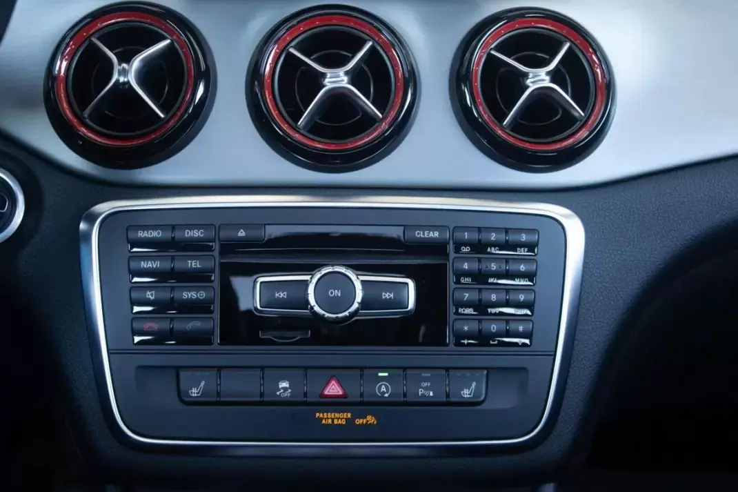 Mercedes-Benz GLA 45 AMG 2015 - 34900 EUR, 49200 km - AUTO.MOTO.pt - 49200km - foto 19 de 20