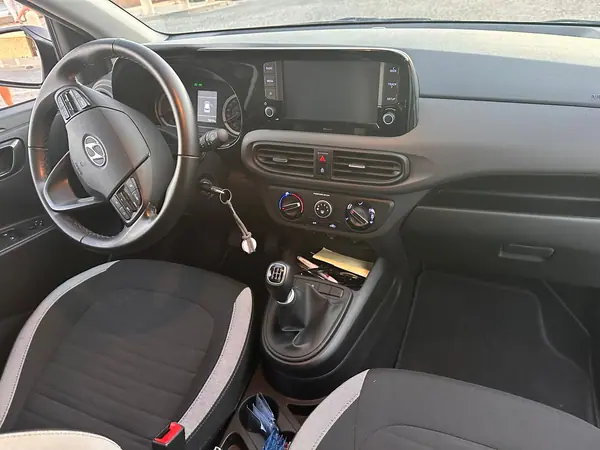 Hyundai i10 2022 - 14250 EUR, 15419 km - 15419km - foto 4 de 13