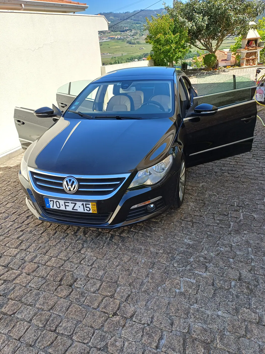 Volkswagen Passat CC 2008 - 10000 EUR, 263000 km - AUTO.MOTO.pt - 263000km - foto 2 de 13