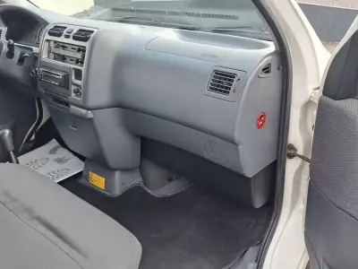 Toyota HiAce 2010 - 12500 EUR, 331380 km - AUTO.MOTO.pt - 331380km - foto 17 de 30