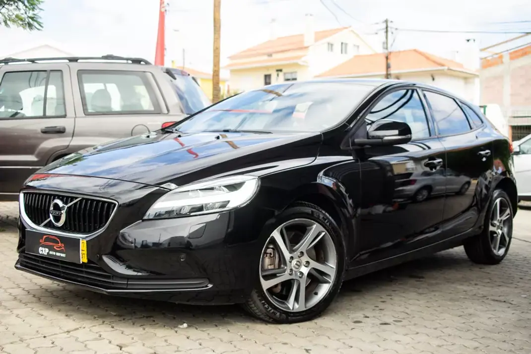 Volvo V40 2017 - 14900 EUR, 135000 km - AUTO.MOTO.pt - 135000km - foto 6 de 17