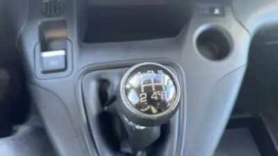 Peugeot Partner 1.6 BluHdi Pro 2019 - 12490 EUR, 144000 km - AUTO.MOTO.pt - 144000km - foto 17 de 19