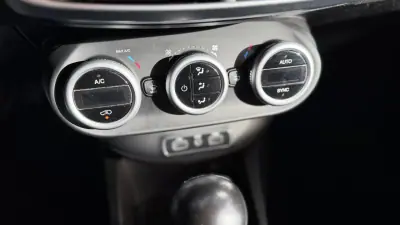 Fiat 500X 2018 - 13900 EUR, 133000 km - AUTO.MOTO.pt - 133000km - foto 15 de 16