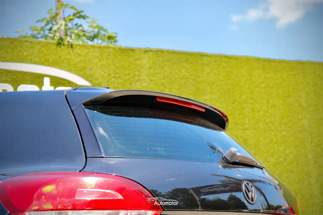 Volkswagen Scirocco 2010 - 12990 EUR, 255000 km - AUTO.MOTO.pt - 255000km - foto 10 de 36