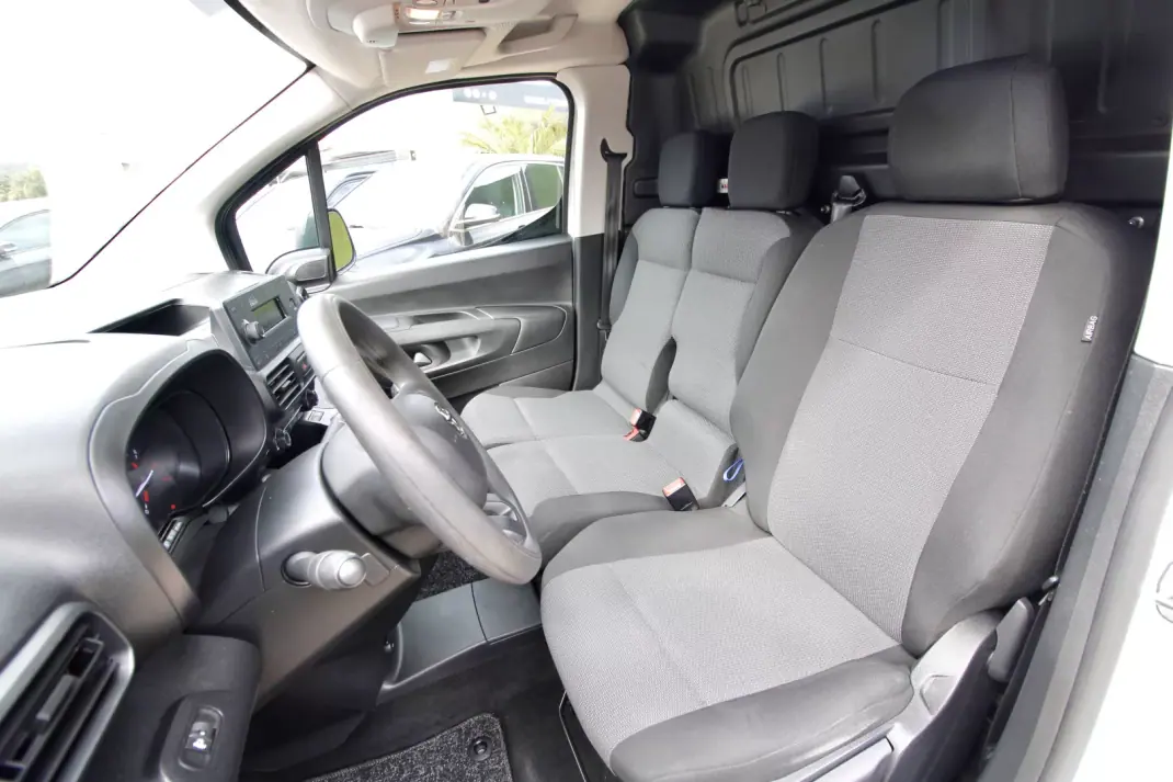 Toyota Proace City 1.5D L1 Comfort IVA DEDUTÍVEL 2022 - 14400 EUR, 159000 km - AUTO.MOTO.pt - 159000km - foto 14 de 26