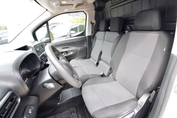 Toyota Proace City 1.5D L1 Comfort IVA DEDUTÍVEL 2022 - 14400 EUR, 159000 km - AUTO.MOTO.pt - 159000km - foto 14 de 26