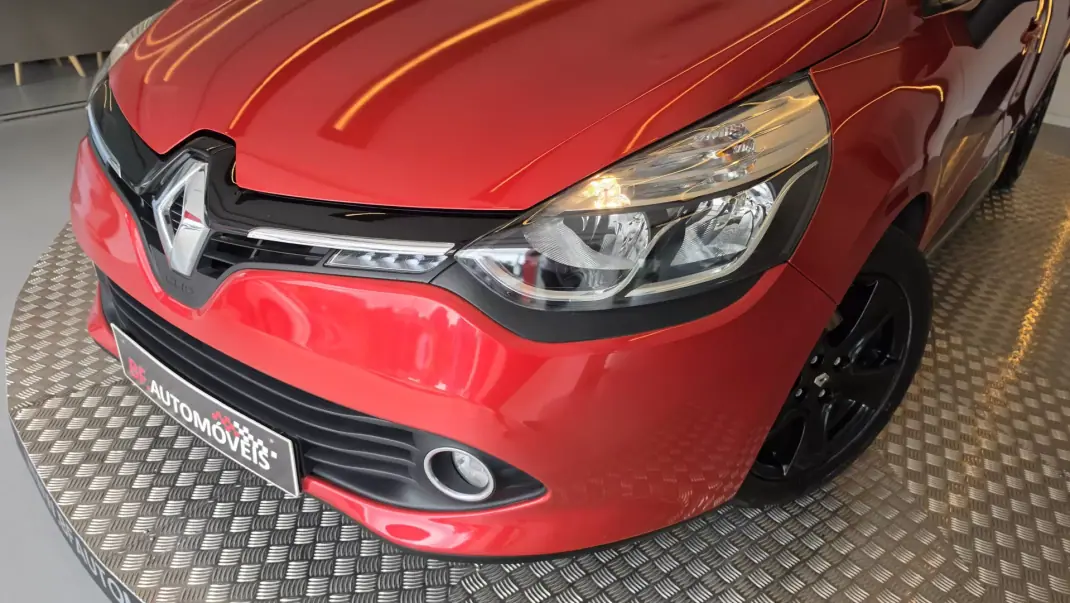 Renault Clio 2014 - 7900 EUR, 194340 km - AUTO.MOTO.pt - 194340km - foto 23 de 47