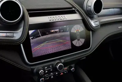 Ferrari GTC4 Lusso 2017 - 260000 EUR, 44017 km - AUTO.MOTO.pt - 44017km - foto 16 de 22