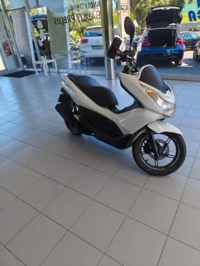 Honda PCX 125 2011 - 1750 EUR, 32000 km - foto 1 de 7