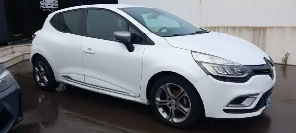 Renault Clio 2017 - 13500 EUR, 140820 km - AUTO.MOTO.pt - 140820km - foto 3 de 15