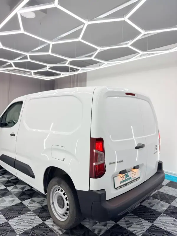 Citroën 2019 - 11000 EUR, 128000 km - AUTO.MOTO.pt - 128000km - foto 6 de 17