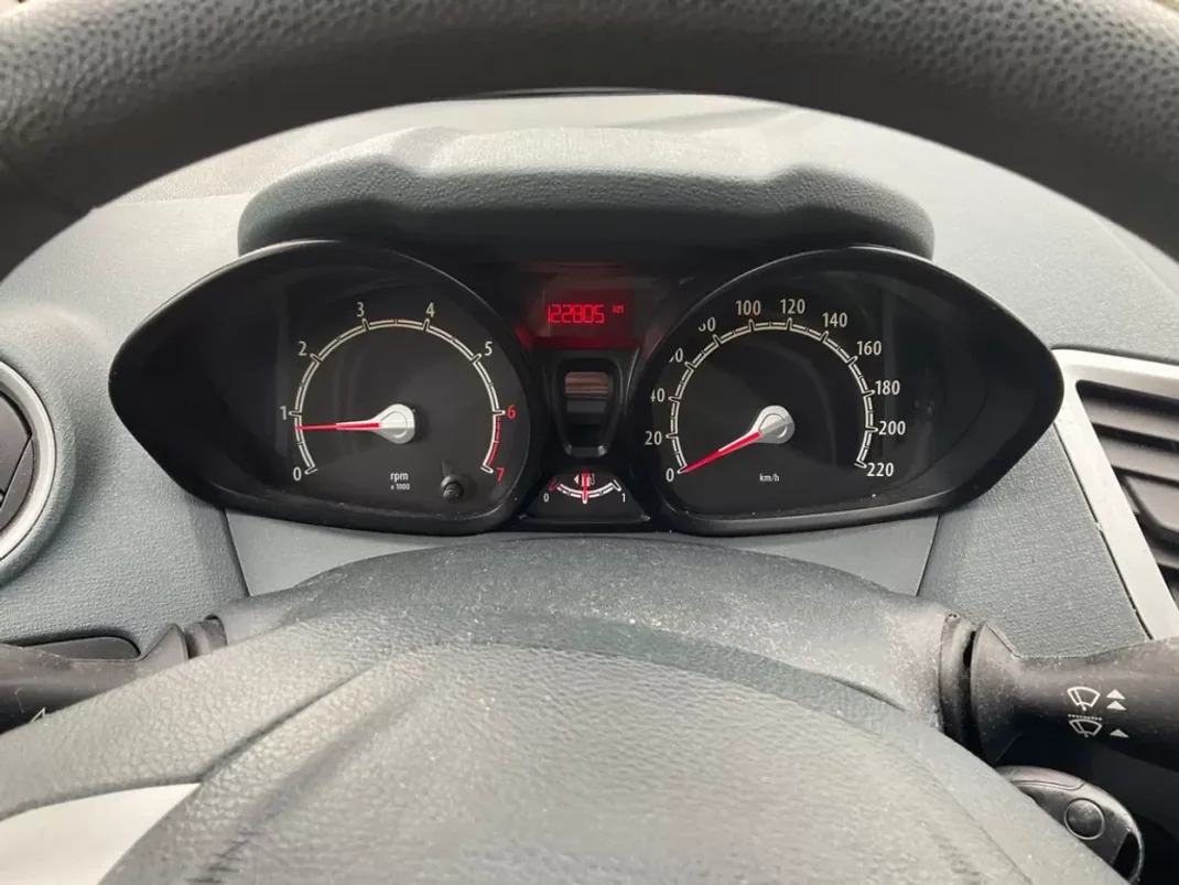 Ford Fiesta 2009 - 5990 EUR, 122805 km - AUTO.MOTO.pt - 122805km - foto 2 de 3