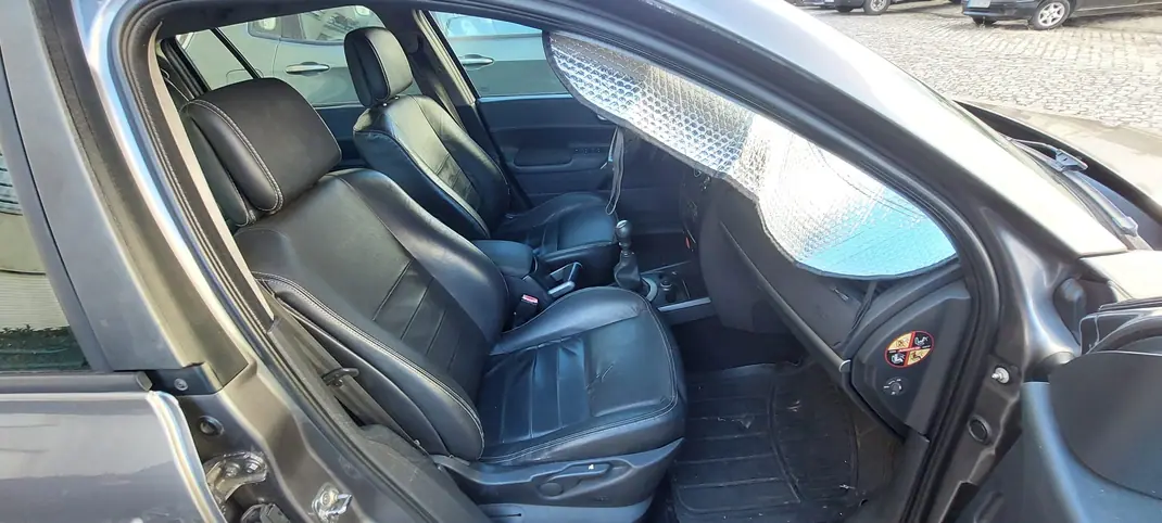 Renault Mégane Break 2008 - 2800 EUR, 260000 km - AUTO.MOTO.pt - 260000km - foto 6 de 12