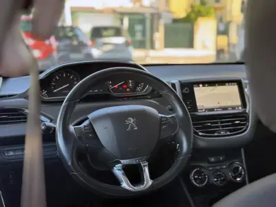 Peugeot 208 2019 - 11900 EUR, 151021 km - AUTO.MOTO.pt - 151021km - foto 20 de 21