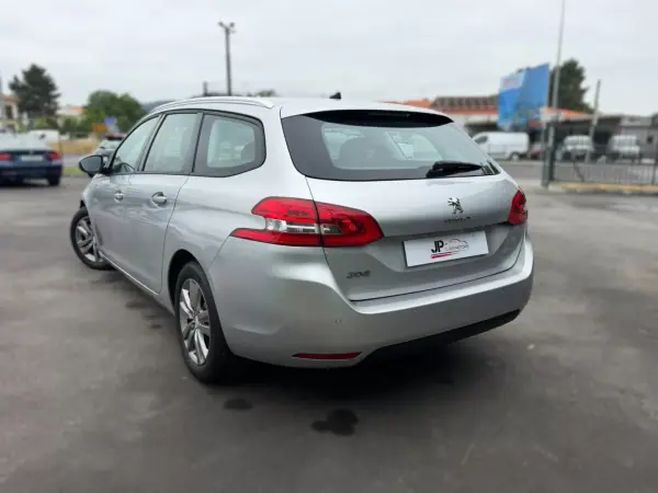 Peugeot 308 SW 2015 - 9750 EUR, 140800 km - AUTO.MOTO.pt - 140800km - foto 9 de 19