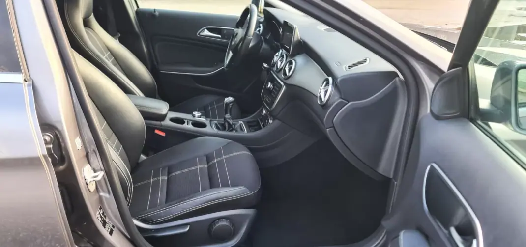 Mercedes-Benz A 180 2014 - 17900 EUR, 123000 km - AUTO.MOTO.pt - 123000km - foto 8 de 12