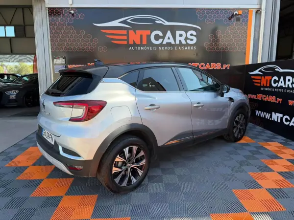 Renault Captur 1.0 TCe Techno 2023 Gasolina — 80 425 km · Faro Renault Captur 1.0 TCe Techno 2023 Gasolina