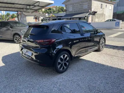 Renault Clio 2023 - 15250 EUR, 106900 km - AUTO.MOTO.pt - 106900km - foto 5 de 16
