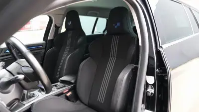 Renault Mégane Sport Tourer 2019 - 16300 EUR, 123000 km - AUTO.MOTO.pt - 123000km - foto 17 de 30