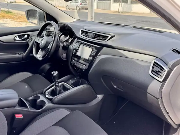 Nissan Qashqai 2019 - 19990 EUR, 93000 km - 93000km - foto 8 de 16