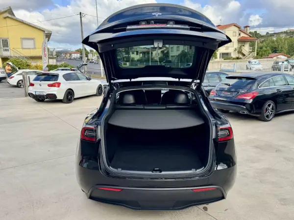 Tesla Model Y 2024 - 37999 EUR, 35000 km - AUTO.MOTO.pt - 35000km - foto 21 de 22