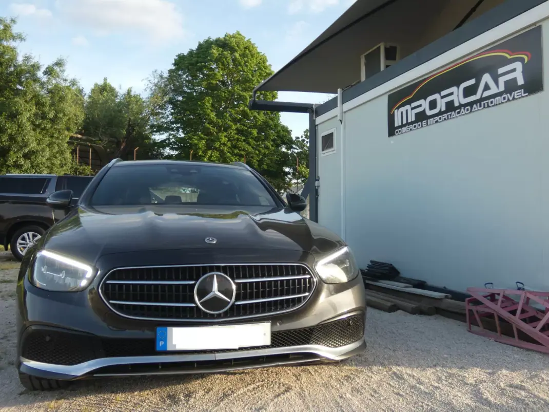Mercedes-Benz E 300 2020 - 28500 EUR, 217000 km - AUTO.MOTO.pt - 217000km - foto 6 de 39