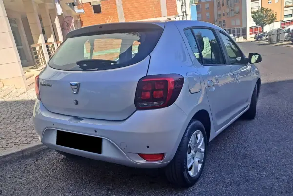 Dacia Sandero 2018 - 8500 EUR, 155000 km - AUTO.MOTO.pt - 155000km - foto 7 de 22