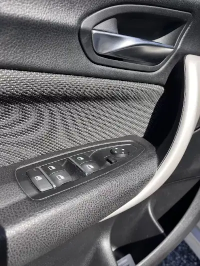 BMW 116 2018 - 16000 EUR, 194000 km - AUTO.MOTO.pt - 194000km - foto 9 de 13